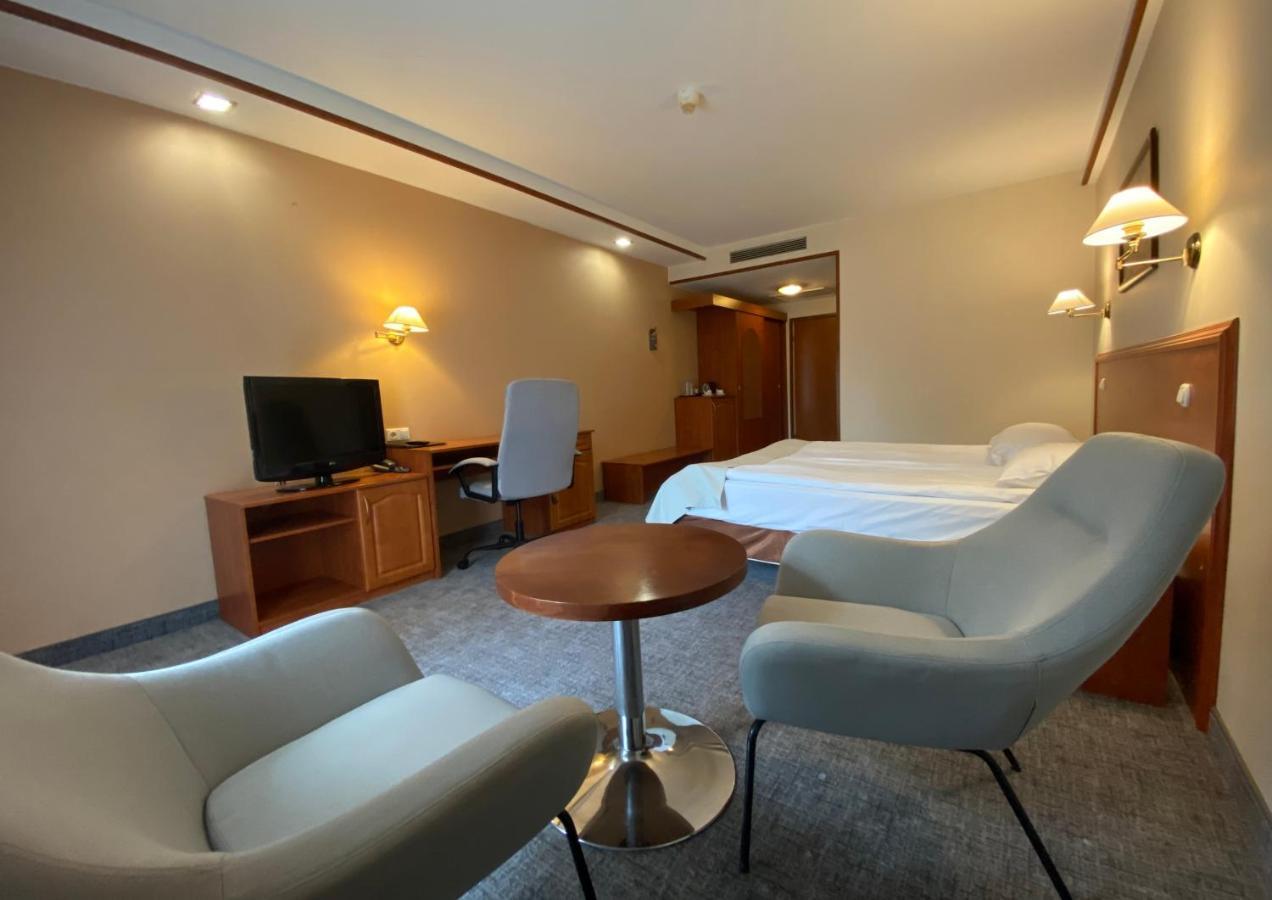 Hotel Hotel Ambasador Chojny 3*