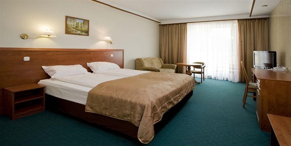 Hotel Ambasador Chojny
